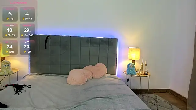 DellaRows stripchat live cam model