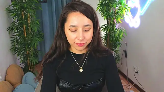 KiraNoir___ stripchat live cam model