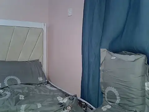 PrettyBelllaa stripchat live cam model