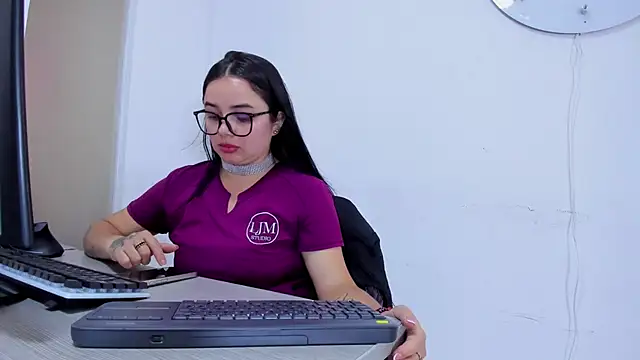 KateRoouse stripchat live cam model