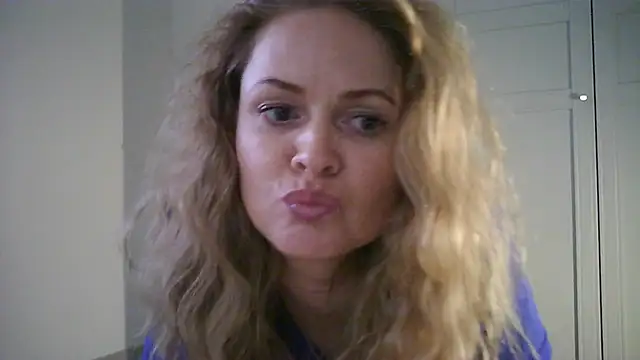 Ginger-bb stripchat live cam model