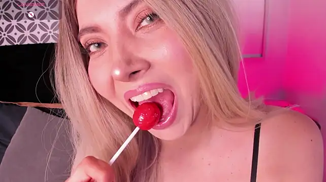 Pretty1_ stripchat live cam model