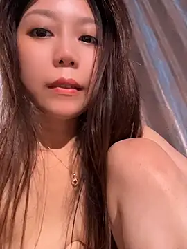 yyangyang18 stripchat live cam model