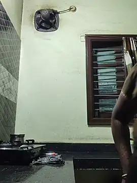 yamini1431 stripchat live cam model