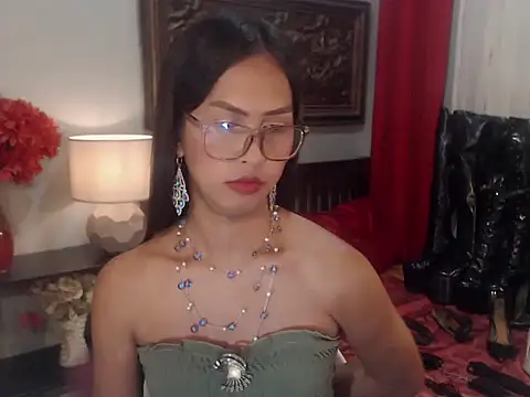 Nathalieheartt stripchat live cam model