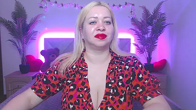 OliviaVerr stripchat live cam model