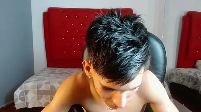 paullcb stripchat live cam model