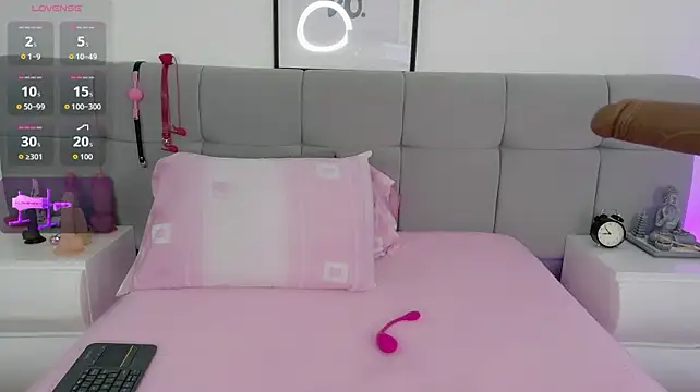 Heraa-Piett stripchat live cam model