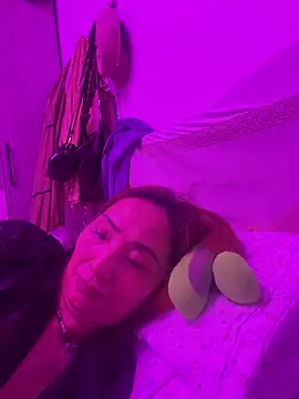 xiaoyanziandeng stripchat live cam model