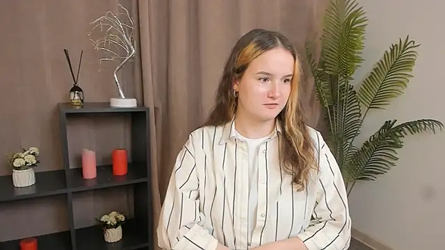 ChloeAragaki stripchat live cam model
