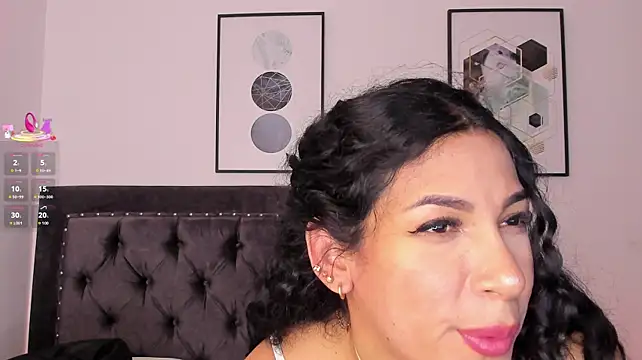 Saraakushh stripchat live cam model