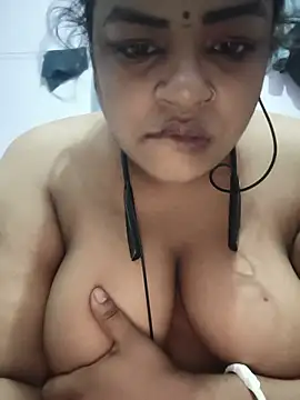 Deborbhavi222 stripchat live cam model