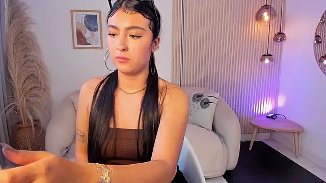 Bella_rochee stripchat live cam model