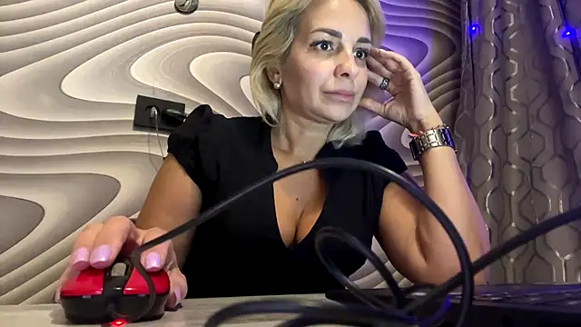 BrianaLush stripchat live cam model