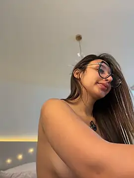 Tiny_lilith stripchat live cam model