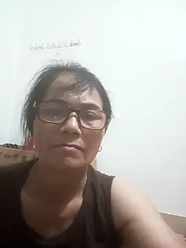 Vieekee stripchat live cam model