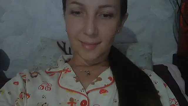 Bella--White stripchat live cam model
