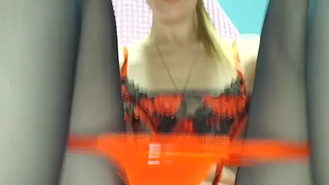 Aromaloveqq stripchat live cam model