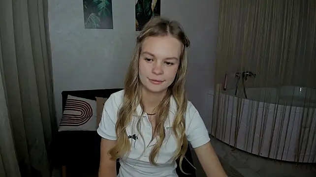 MidnighteAura stripchat live cam model