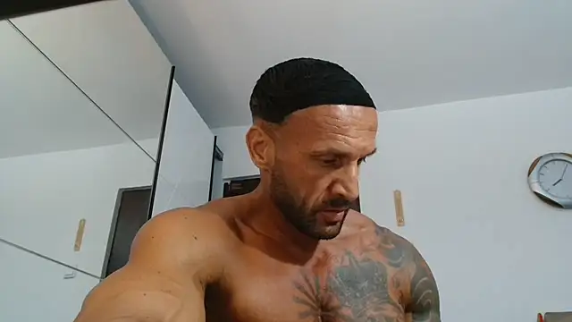 Magnificmuscles89 stripchat live cam model