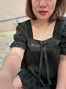 Bee-naa stripchat live cam model