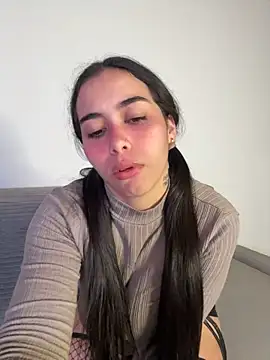 SophieRoyals stripchat live cam model