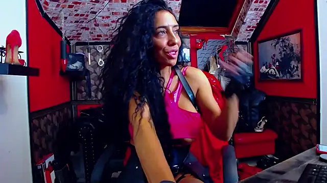 DommeBellatrix stripchat live cam model
