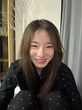 Uugirl00 stripchat live cam model
