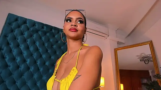 ZoeSanthanna_ stripchat live cam model