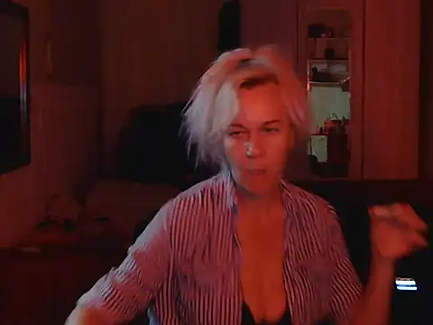 Ravelynni stripchat live cam model