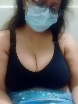 hey-julie stripchat live cam model