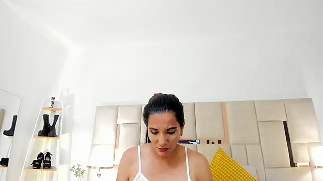 Zafiro_bunny stripchat live cam model