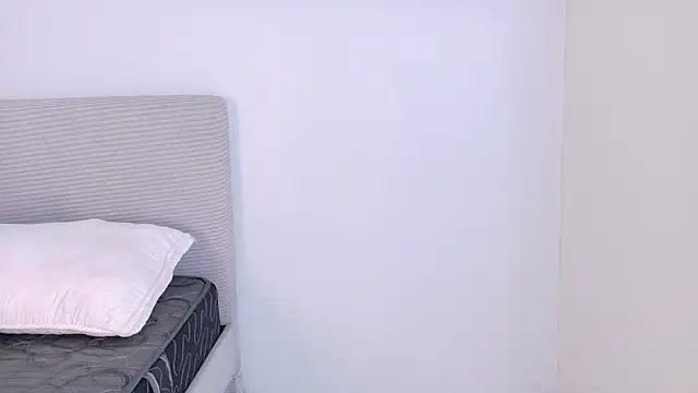 ScarlettWest__ stripchat live cam model