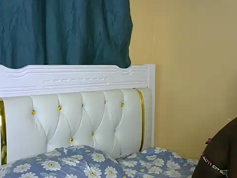 PetiteAlluree stripchat live cam model