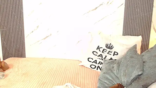NahomyAndrews stripchat live cam model