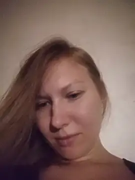 August_Shine stripchat live cam model