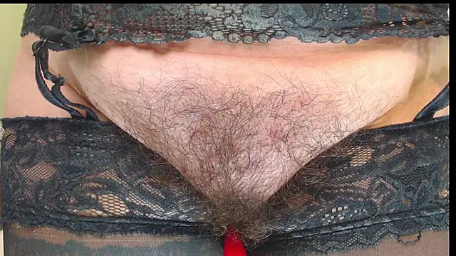 HairyQuinn stripchat live cam model