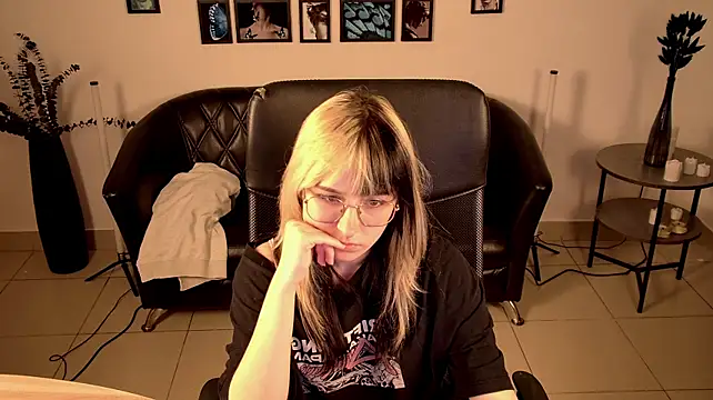 NyxCalderra stripchat live cam model