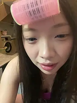 YY-1-1-1 stripchat live cam model