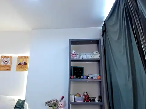 AriaRowenn stripchat live cam model