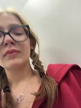 MilliWish stripchat live cam model