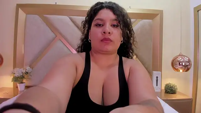 LucySims stripchat live cam model