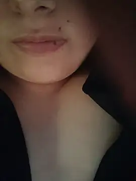 UnadelMonton stripchat live cam model