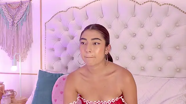AriaStonne stripchat live cam model