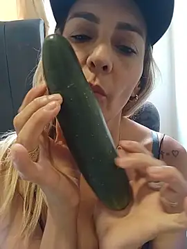 Monita_Med stripchat live cam model