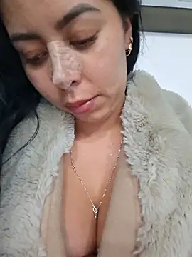 Luianna stripchat live cam model