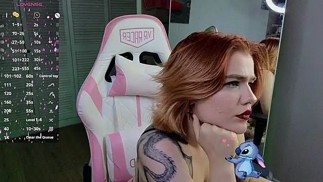 RedVelveten stripchat live cam model