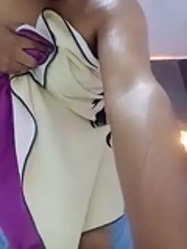 CurvyBombom stripchat live cam model