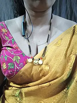 bhuvana_555 stripchat live cam model