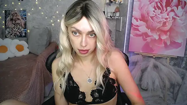 NickyAdamidi stripchat live cam model